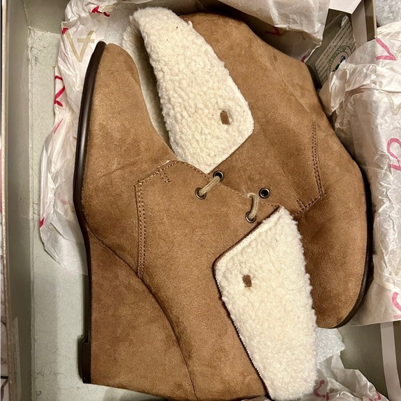 Aerosol Booties - Picture 2 of 5